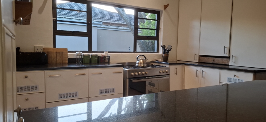 4 Bedroom Property for Sale in Berea Eastern Cape